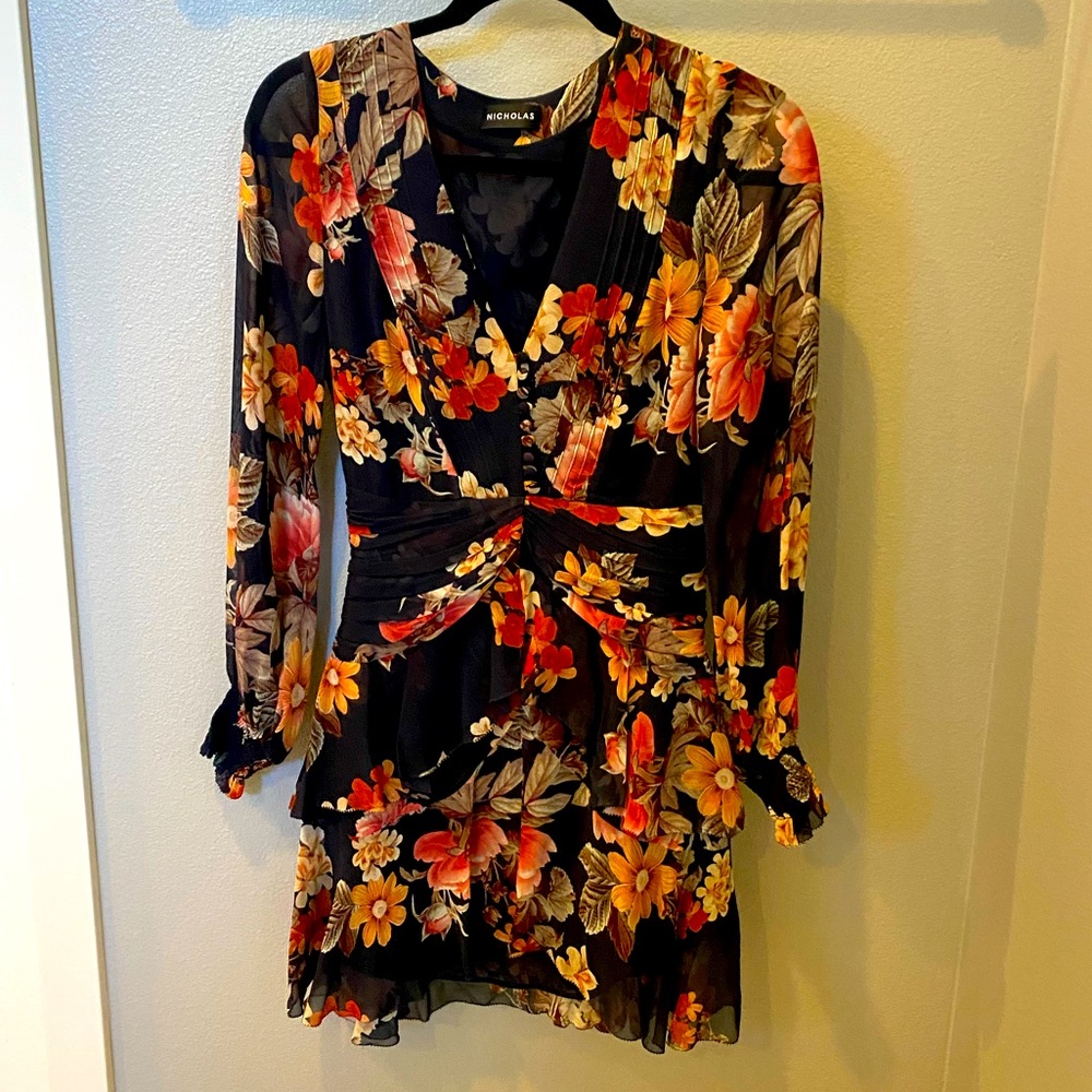 Classic dress, flattering and photographs great